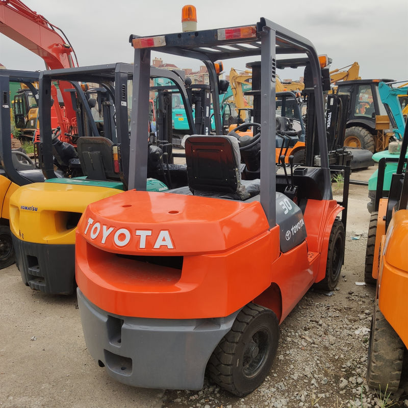 Forquilha diesel de 3 toneladas Toyota FD30 usada com cor original e horas de trabalho 2001-4000