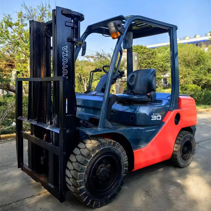 Forquilha Toyota Diesel de 3 toneladas 8F30 poderosa e acessível para obras de construção