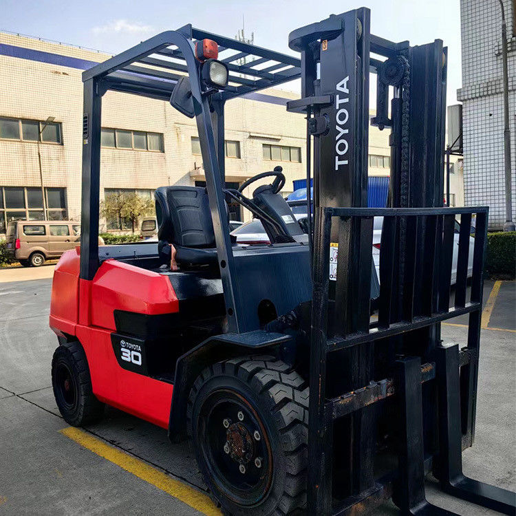 Forquilha Toyota Diesel de 3 toneladas 8F30 poderosa e acessível para obras de construção