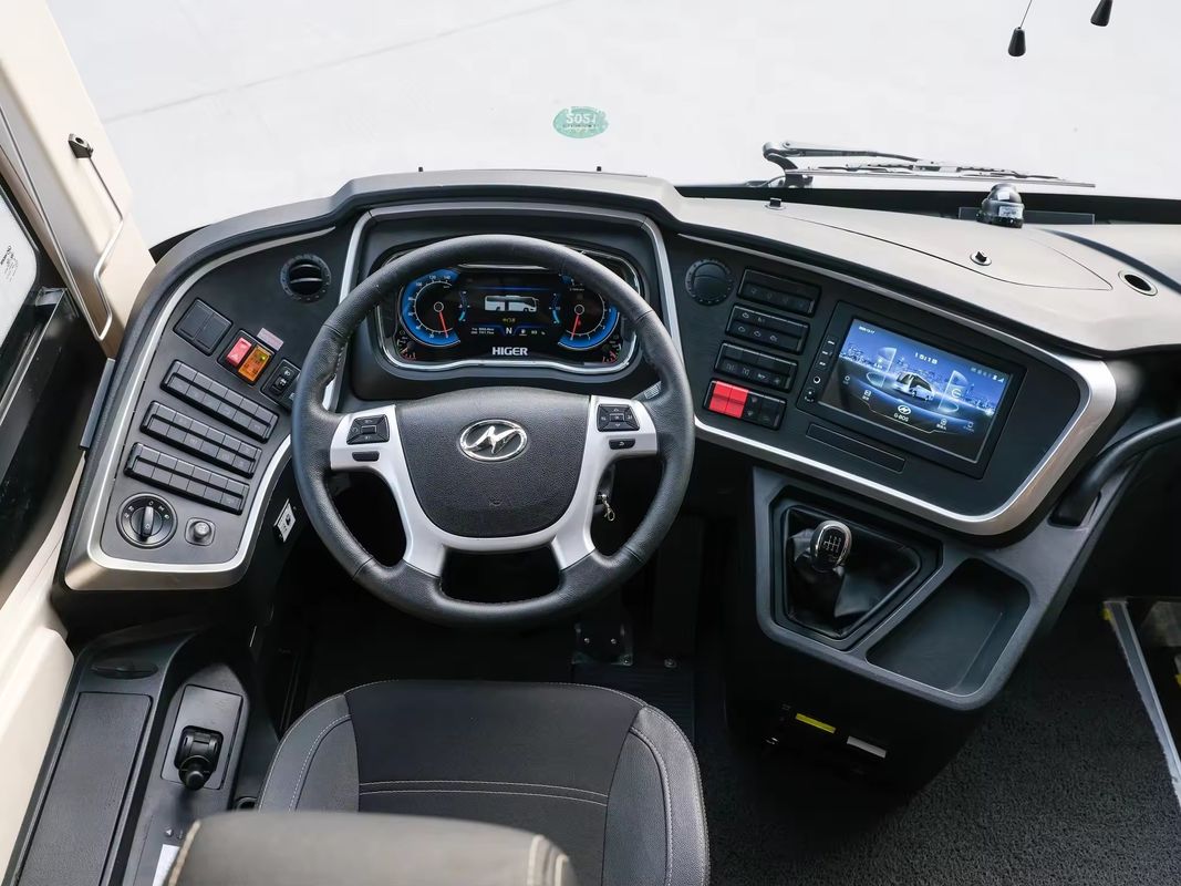 Ônibus de 50 lugares com motor de direção esquerda de capacidade de 8L Tipo de combustível garantido Diesel