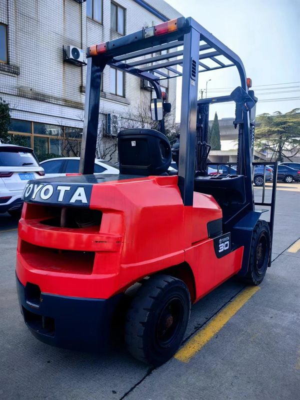 Acessível 3 Ton Toyota empilhadeira 8FD30 Diesel para suas necessidades de negócios