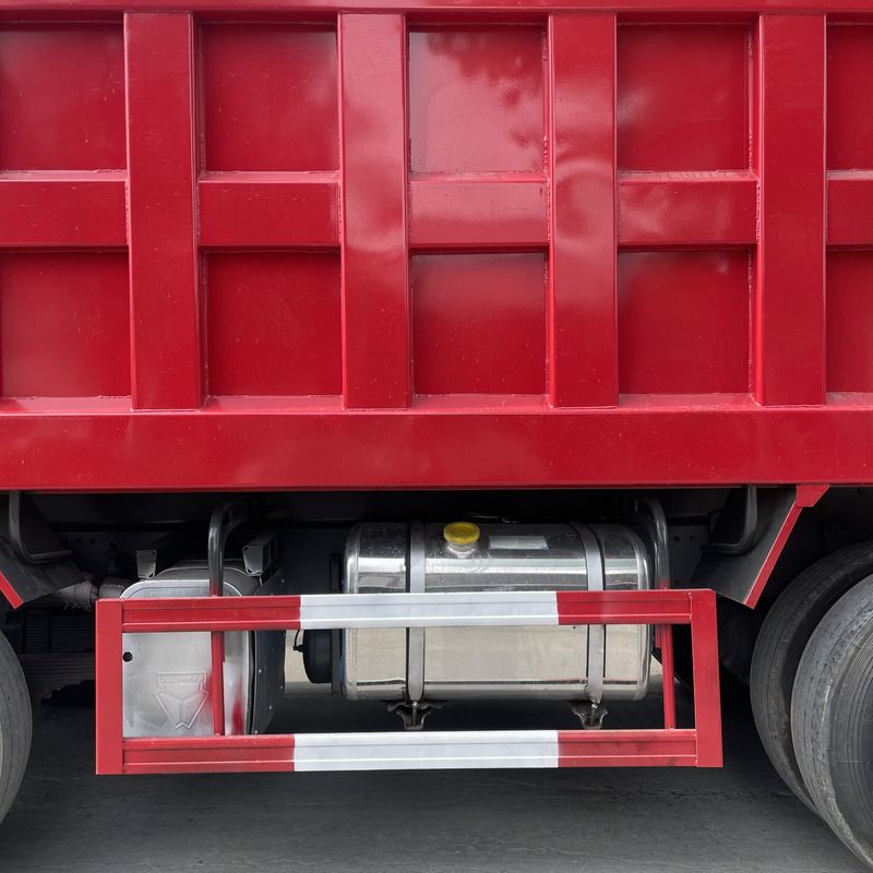 Torque máximo 1500-2000Nm SINO TRUCK Usado HOWO 8*4 camião de descarga pesado