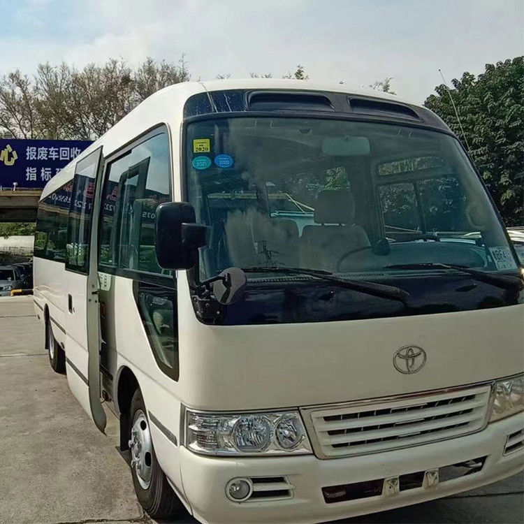 Autocarro de passageiros de 24 lugares Toyota Coaster Bus no Japão Confortável Estilo 7005 * 2040 * 2785mm