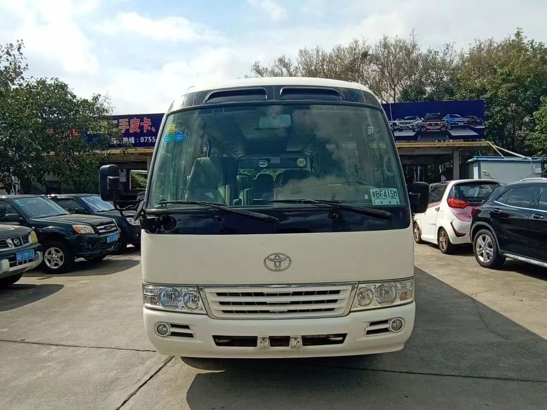 Autocarro de passageiros de 24 lugares Toyota Coaster Bus no Japão Confortável Estilo 7005 * 2040 * 2785mm
