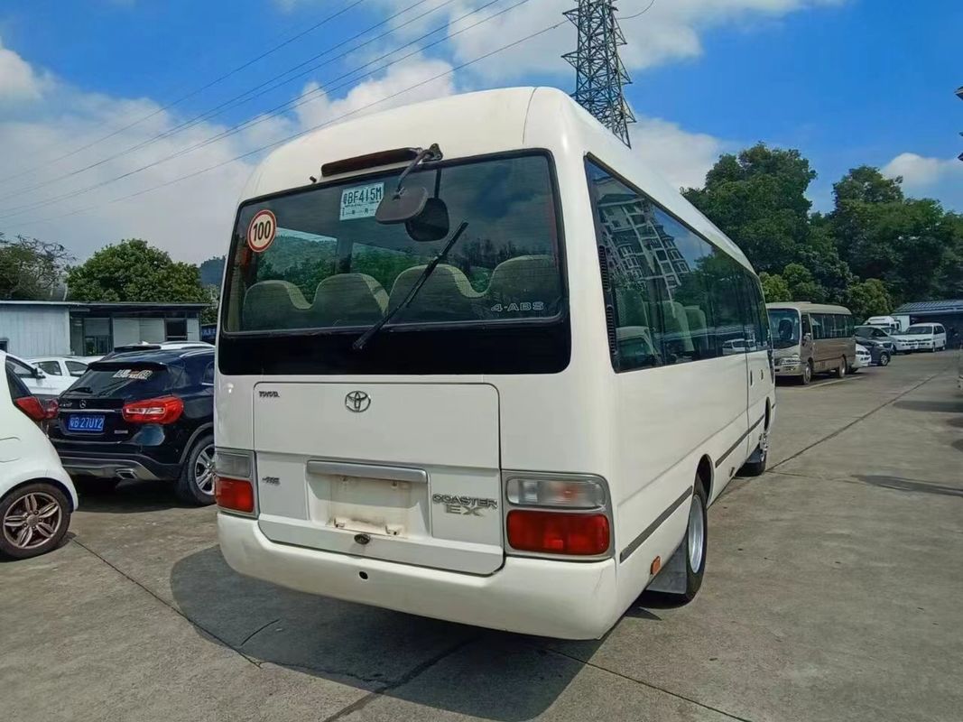 Autocarro de passageiros de 24 lugares Toyota Coaster Bus no Japão Confortável Estilo 7005 * 2040 * 2785mm