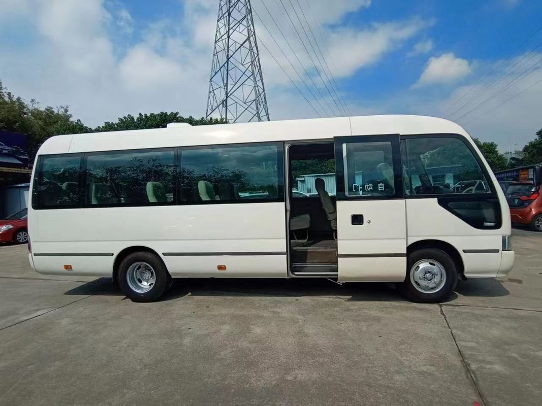 Autocarro de passageiros de 24 lugares Toyota Coaster Bus no Japão Confortável Estilo 7005 * 2040 * 2785mm