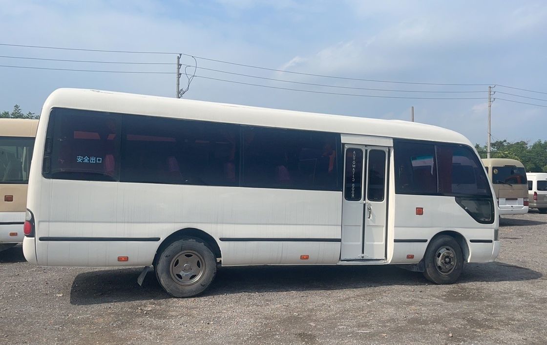 30 lugares Toyota Coaster Bus Direção esquerda e estilo confortável com motor diesel