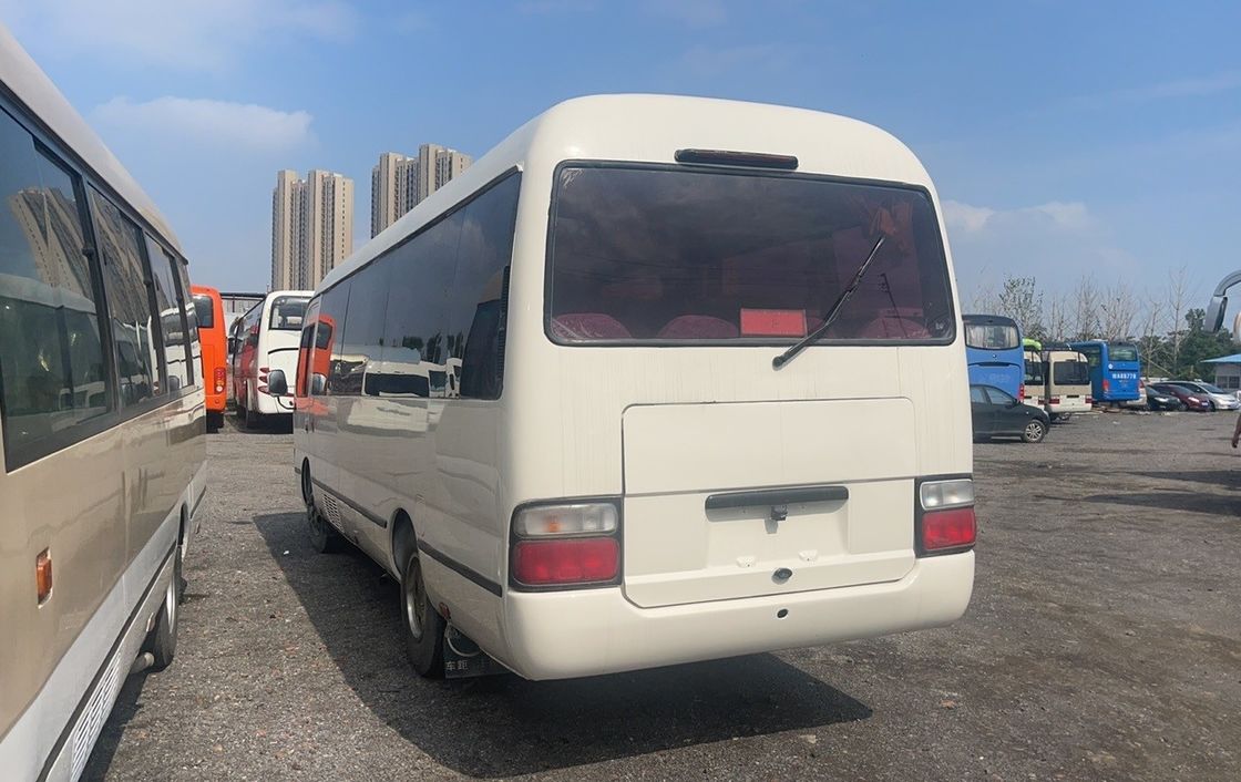 30 lugares Toyota Coaster Bus Direção esquerda e estilo confortável com motor diesel