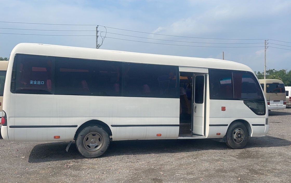 30 lugares Toyota Coaster Bus Direção esquerda e estilo confortável com motor diesel