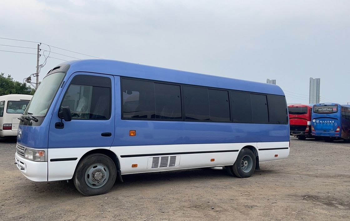 Transmissão manual de direção esquerda Tipo de autocarro Toyota Coaster Diesel Autocarro usado com 30 lugares