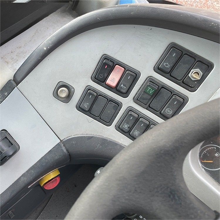 1100N.m Torque do motor 60 lugares Autobús de turismo RHD LHD Autobús de autocarro Euro 3 Padrão de emissões