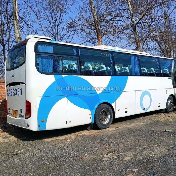 1100N.m Torque do motor 60 lugares Autobús de turismo RHD LHD Autobús de autocarro Euro 3 Padrão de emissões
