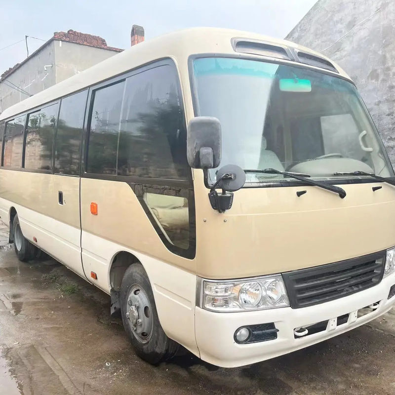 Autocarros Toyota Coaster de 30 lugares com capacidade de motor renovada 4L Diesel a preços acessíveis