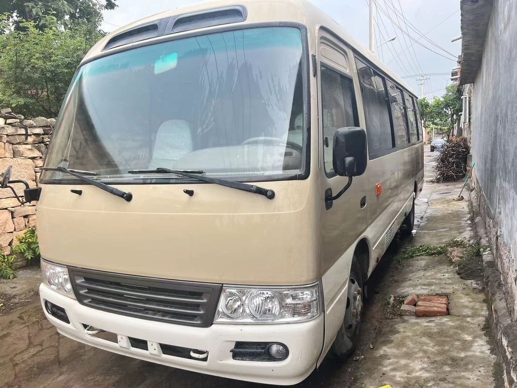 Autocarros Toyota Coaster de 30 lugares com capacidade de motor renovada 4L Diesel a preços acessíveis