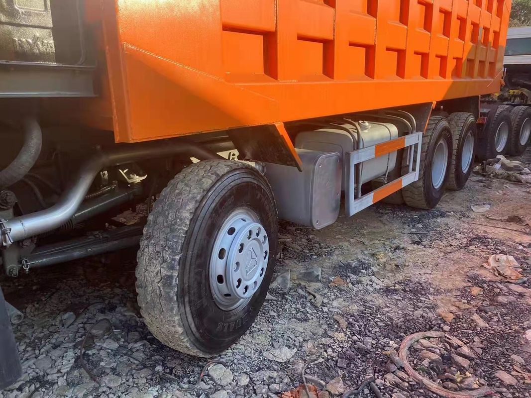 16 Número de pneu LHD SINO Caminhão de descarga usado HOWO 8X4 Caminhão de descarga pesado com caixa de engrenagens HW