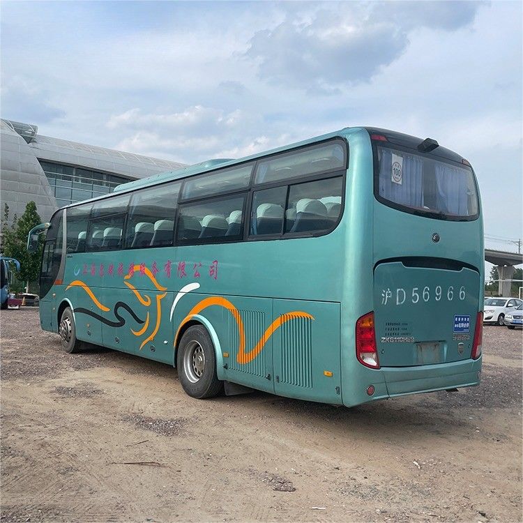 Autobuses de autocarro usados de 65 lugares Bom desempenho 12m comprimento Motor traseiro Euro III emissões