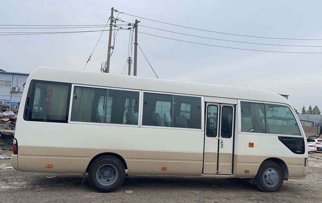 30 lugares com volante esquerdo Toyota Coaster Bus com transmissão manual e emissão Euro2-6
