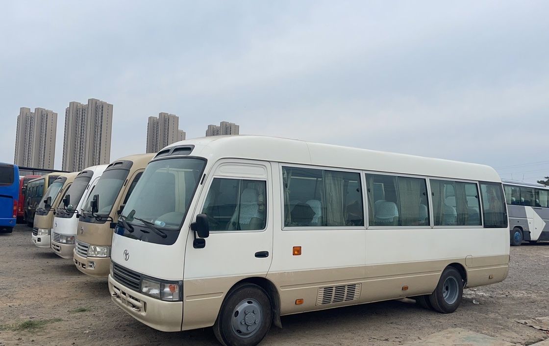 30 lugares com volante esquerdo Toyota Coaster Bus com transmissão manual e emissão Euro2-6
