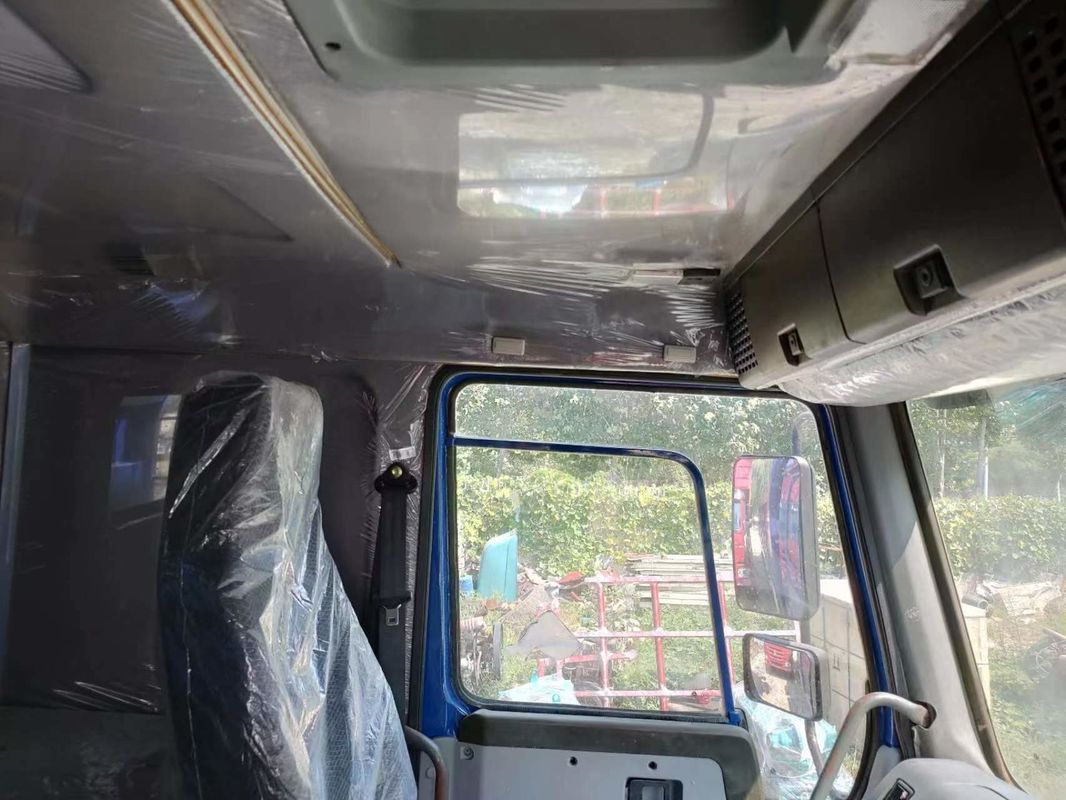 7300*2300*1500 Tanque de carga usado HOWO 8X4 Caminhão de descarga pesado RHD Caminhão de descarga diesel