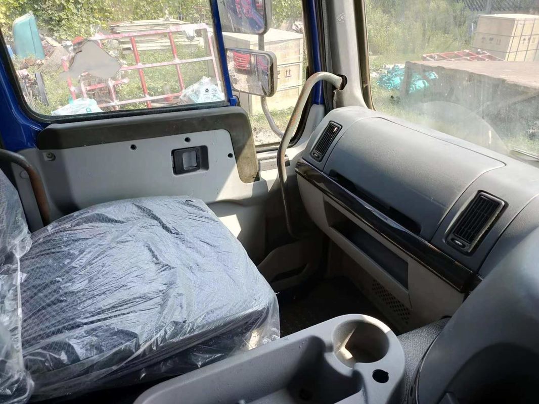 7300*2300*1500 Tanque de carga usado HOWO 8X4 Caminhão de descarga pesado RHD Caminhão de descarga diesel