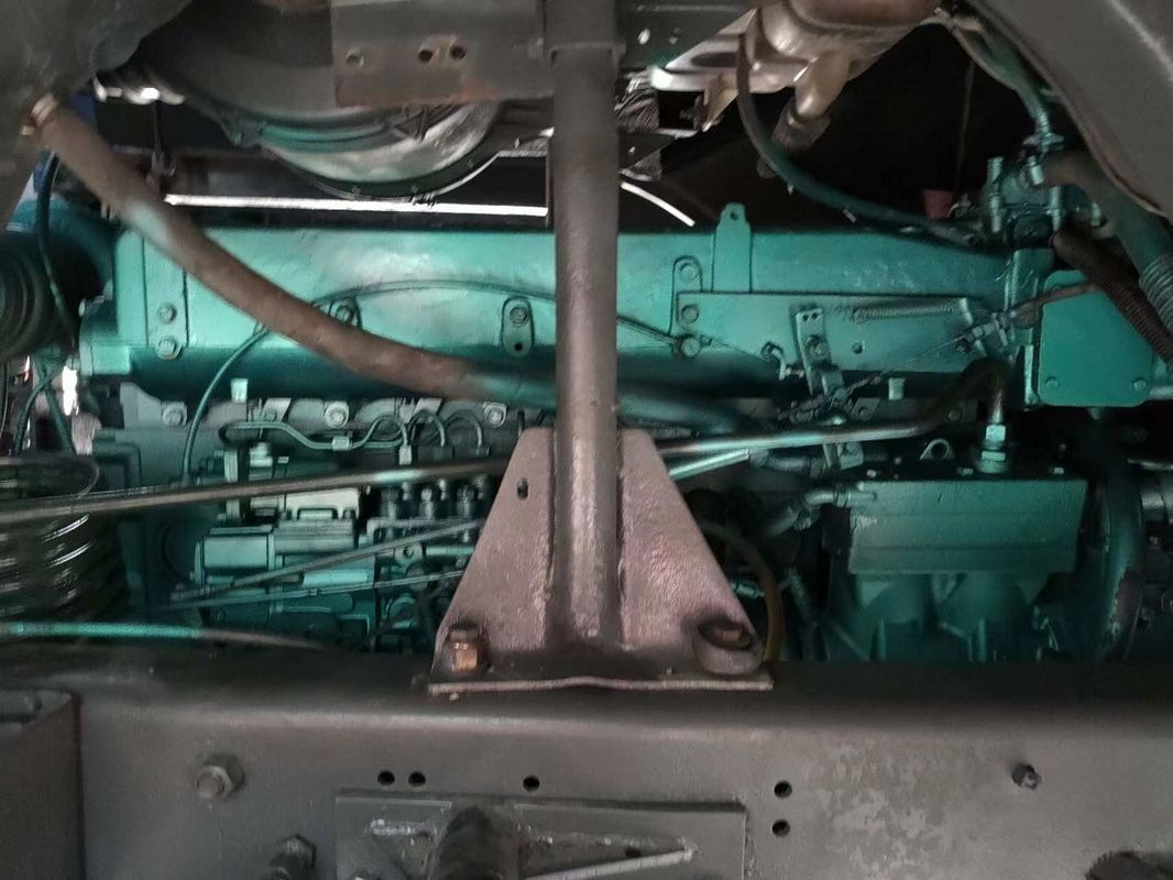 7300*2300*1500 Tanque de carga usado HOWO 8X4 Caminhão de descarga pesado RHD Caminhão de descarga diesel