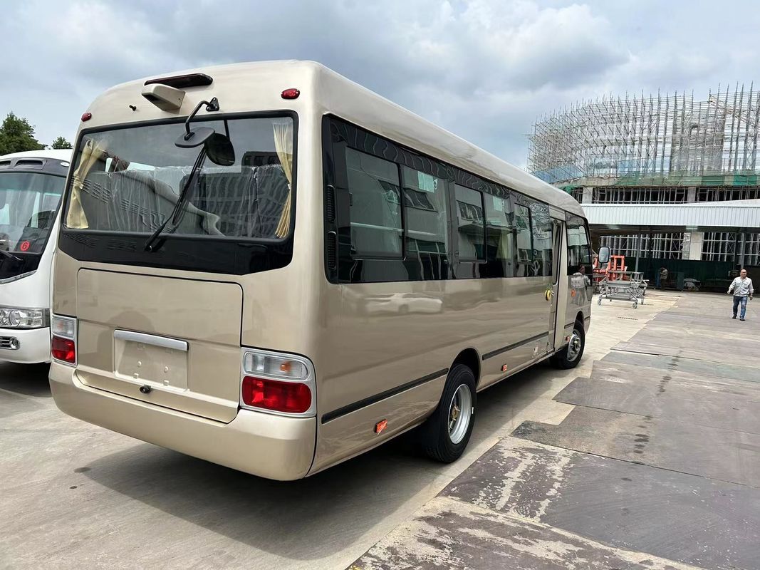 Autocarro usado Toyota 23-31 assentos com motor turbo em excelente estado