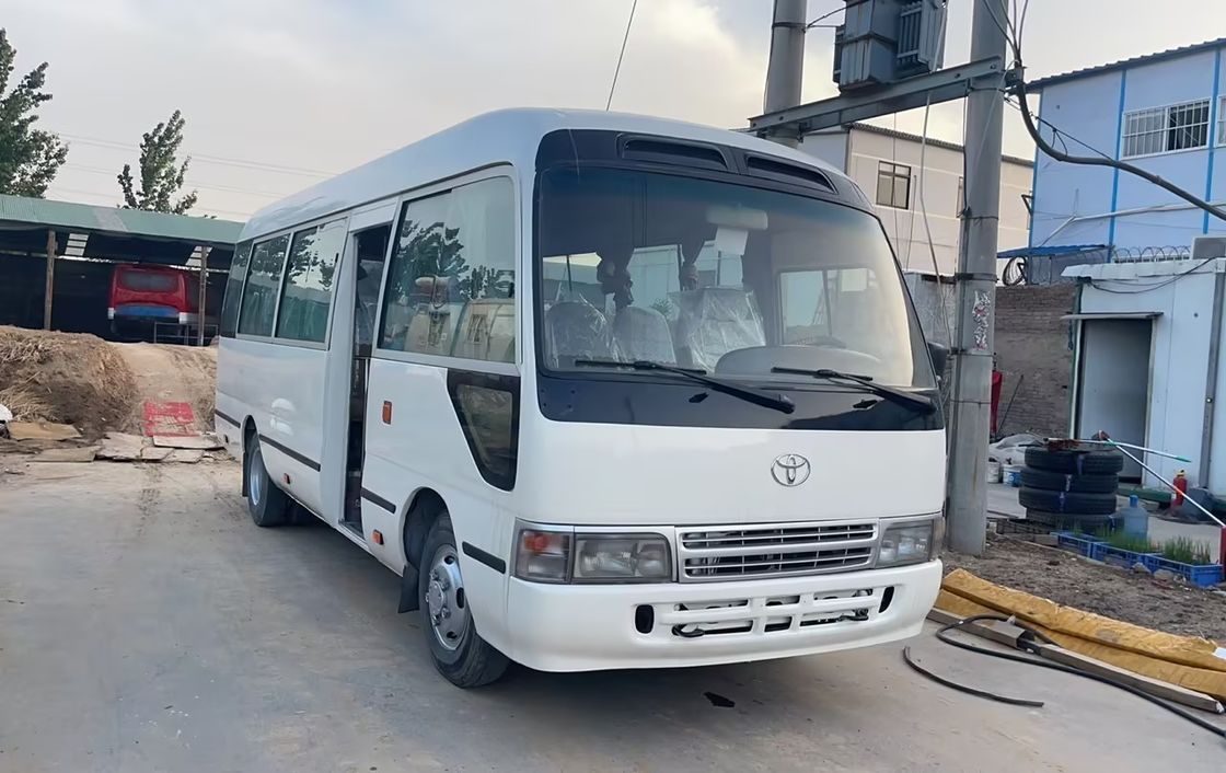 Ônibus turístico de luxo 2018 Ano Usado Toyota Coaster Ônibus de 30 lugares Motor diesel Ônibus usado