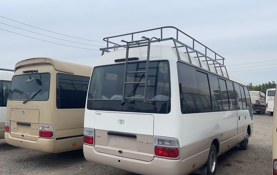 11Ônibus turístico de luxo de 30 lugares ônibus usado diesel Toyota Coaster para turismo