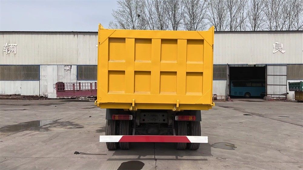 6X4 Wheel Drive SINOTRUK Howo Mining 20 Ton 25 Ton 371hp caminhão de despejo caminhão de lixo usado
