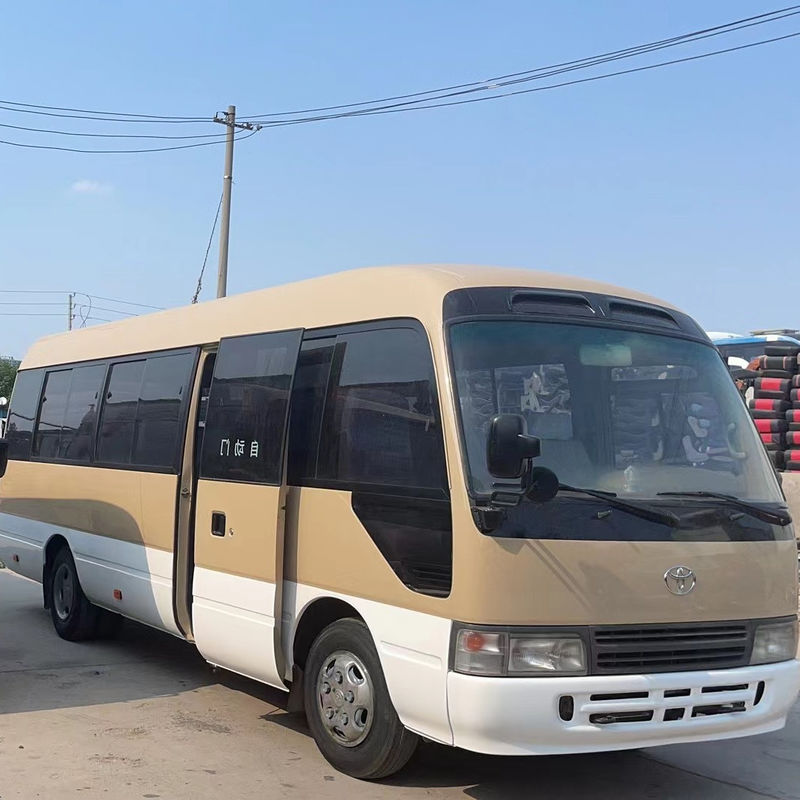 Minibus Toyota Coaster de 29 lugares com padrão de emissões Euro3 e motor Cummins