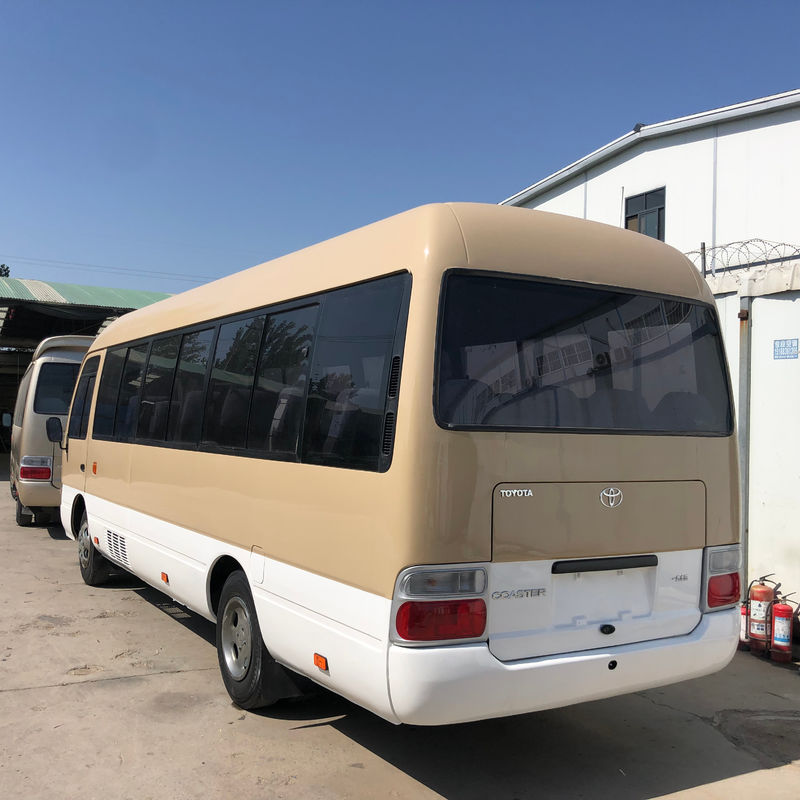 Minibus Toyota Coaster de 29 lugares com padrão de emissões Euro3 e motor Cummins
