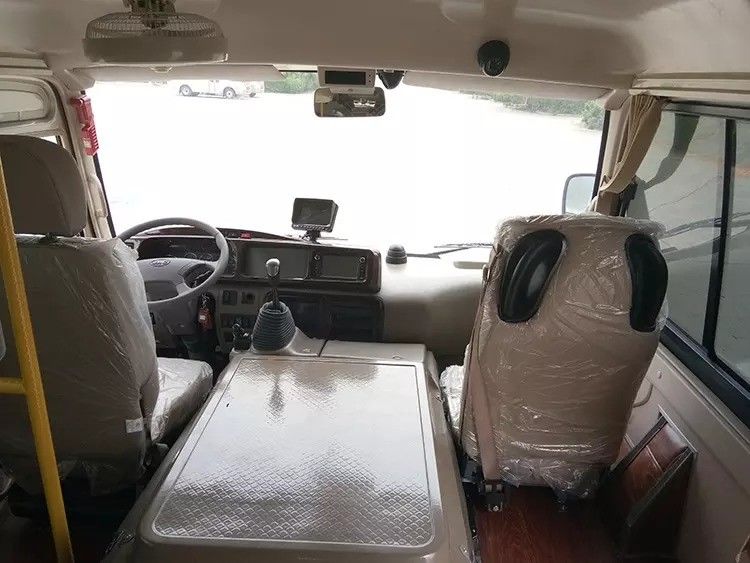 Mini Toyo ta Coaster em boas condições com 10-23 lugares Tipo de combustível Gás / gasolina