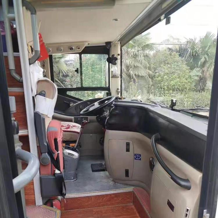 2015 Ano 59 Assentos Luxury Touring Bus com capacidade do motor 8L e Max. Potência 375 hp
