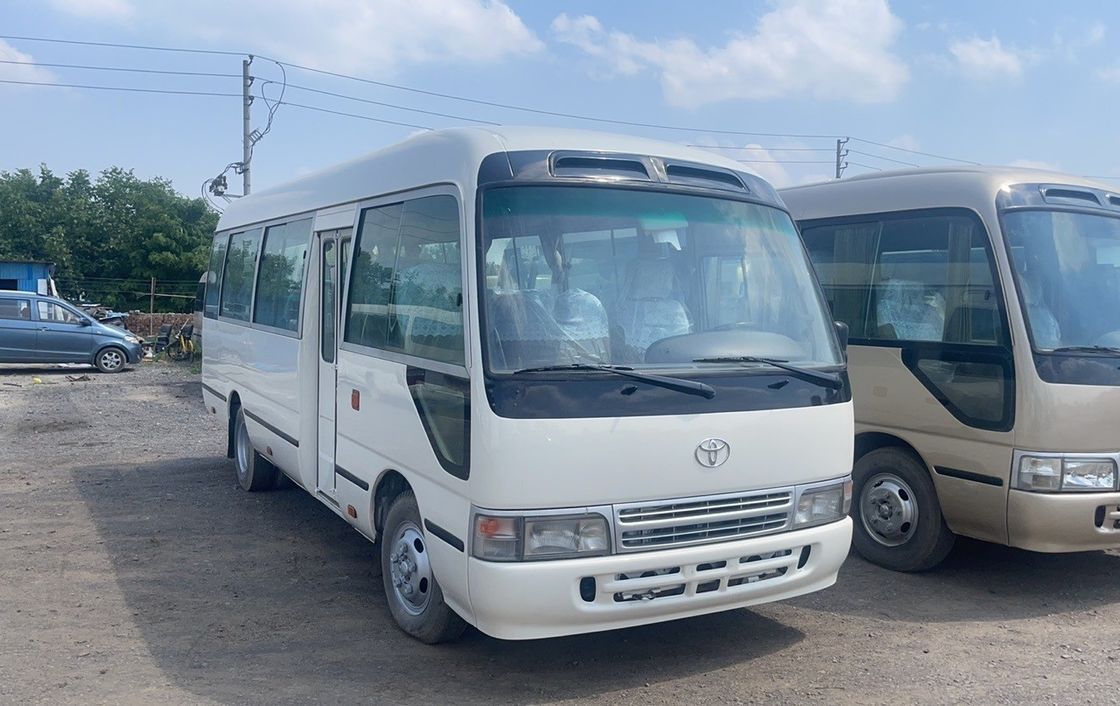 Autocarro Toyota Coaster usado com 30 lugares e norma de emissões EURO 3 em boas condições