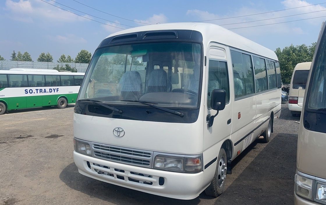 Autocarro Toyota Coaster usado com 30 lugares e norma de emissões EURO 3 em boas condições