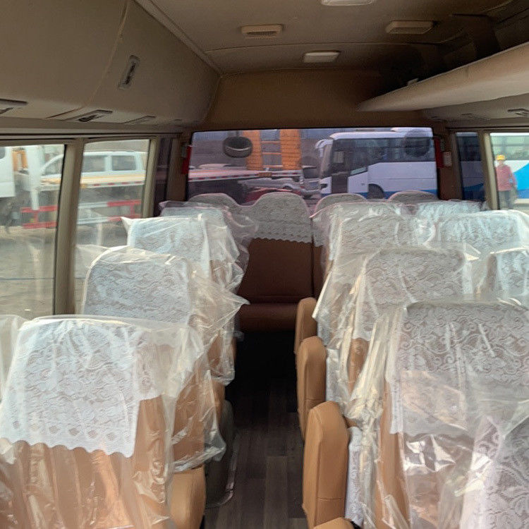 Autocarro Toyota Coaster de 30 lugares com motor diesel e norma de emissões Euro 3 em boas condições