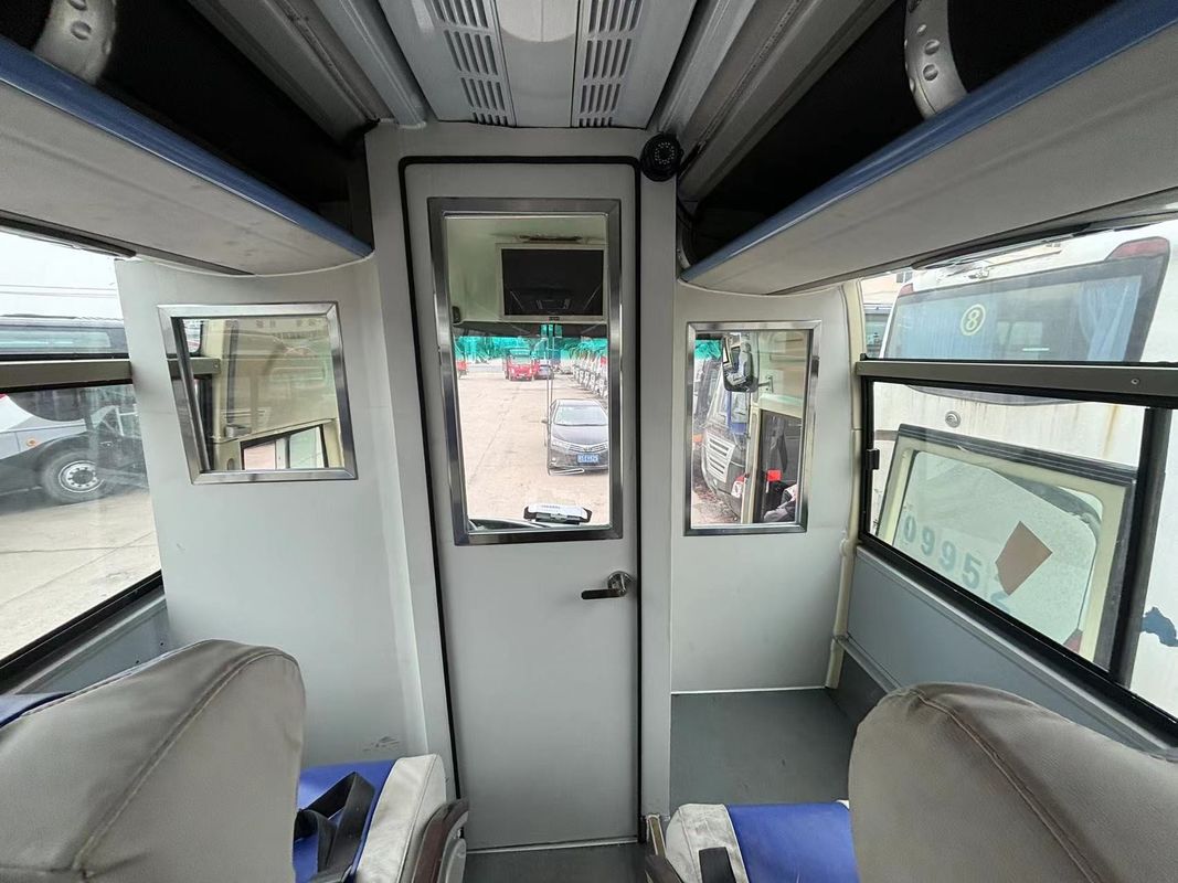 Ônibus de passageiros de 50 lugares com design de cores personalizado e padrão de emissões Euro 3