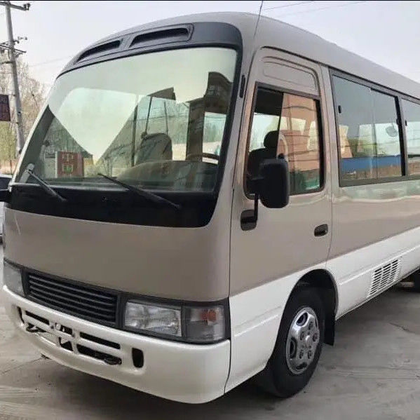 Torque máximo 340Nm/rpm Diesel 29 lugares Autocarros usados Toyota Coaster com tanque de óleo de 300L
