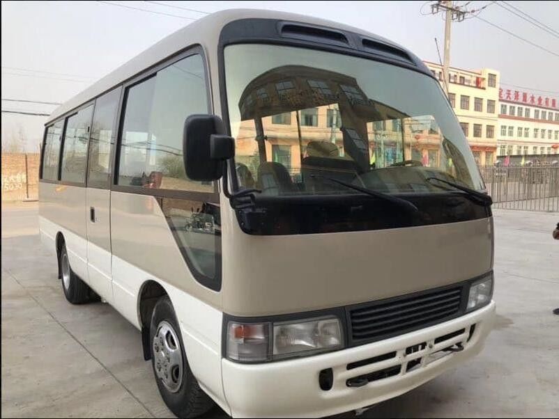 Torque máximo 340Nm/rpm Diesel 29 lugares Autocarros usados Toyota Coaster com tanque de óleo de 300L