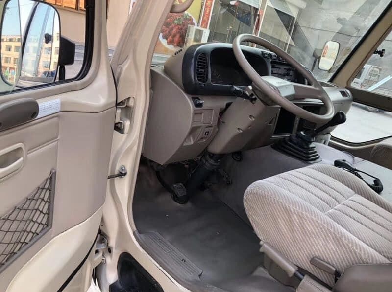 Torque máximo 340Nm/rpm Diesel 29 lugares Autocarros usados Toyota Coaster com tanque de óleo de 300L