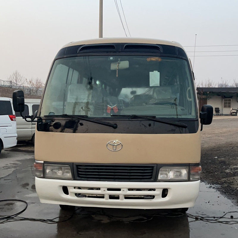 Espaçoso e confortável 30 lugares Toyota Coaster ônibus Em boas condições LHD Diesel usado