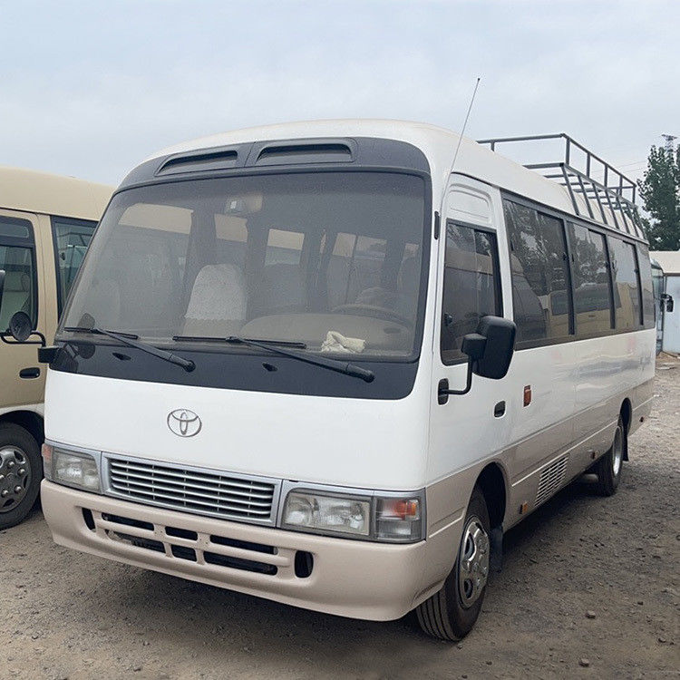 Usado Diesel 30 lugares Toyota Coaster ônibus Em bom estado LHD 7.00R16 Pneus G.V.W 5900 kg
