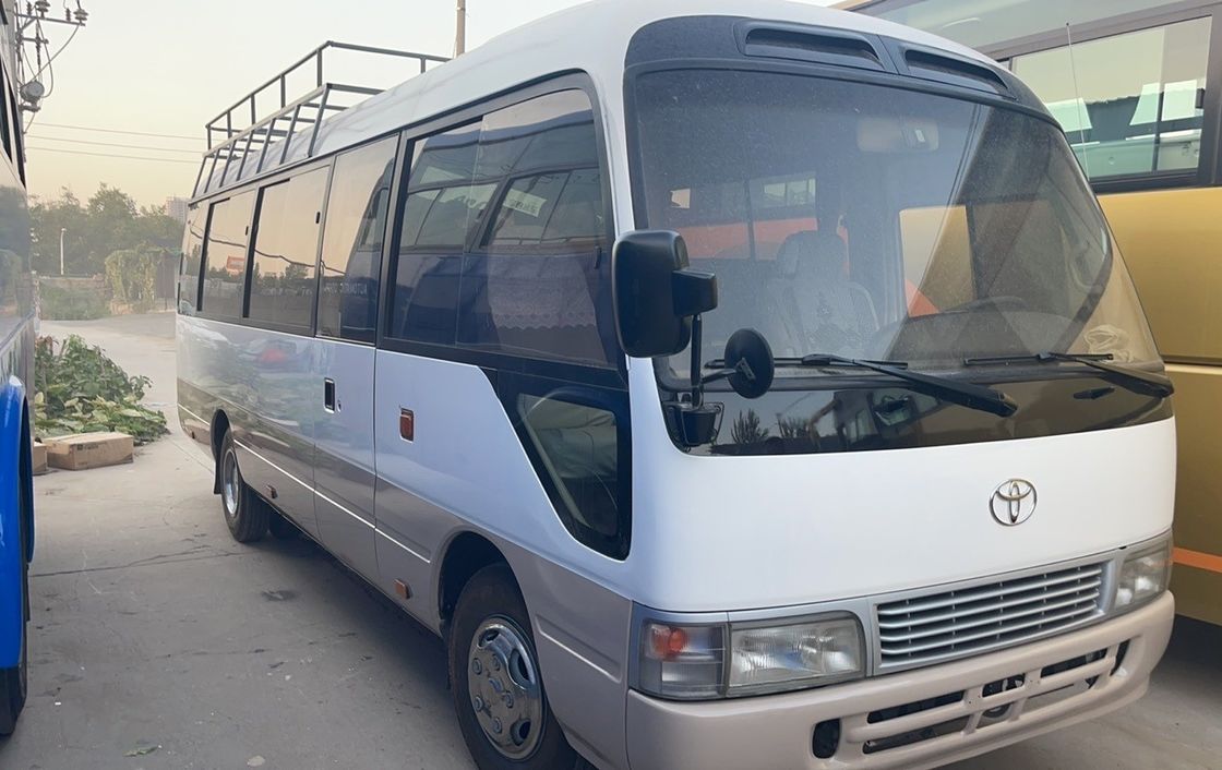 Usado Diesel 30 lugares Toyota Coaster ônibus Em bom estado LHD 7.00R16 Pneus G.V.W 5900 kg