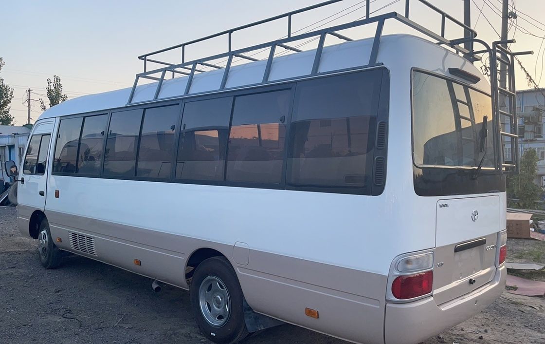 Usado Diesel 30 lugares Toyota Coaster ônibus Em bom estado LHD 7.00R16 Pneus G.V.W 5900 kg
