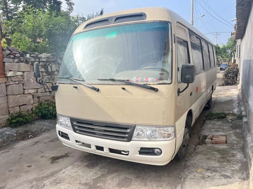 Autobus de 30 lugares em bom estado Euro 3 Padrão de emissões Potência máxima 113/5200 kW