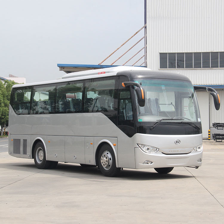Autocarro de luxo de 38 lugares, com velocidade máxima de 100 km/h e peso de curva 9750