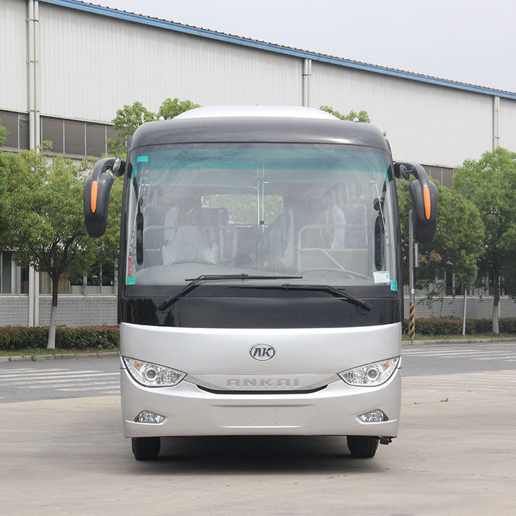 Autocarro de luxo de 38 lugares, com velocidade máxima de 100 km/h e peso de curva 9750