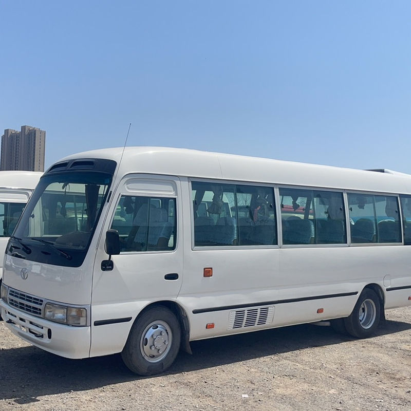 Autocarro Toyota Coaster usado com emissões EURO 3 e transmissão manual em bom estado