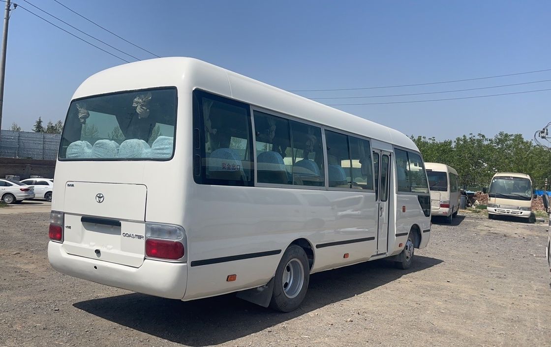 Autocarro Toyota Coaster usado com emissões EURO 3 e transmissão manual em bom estado