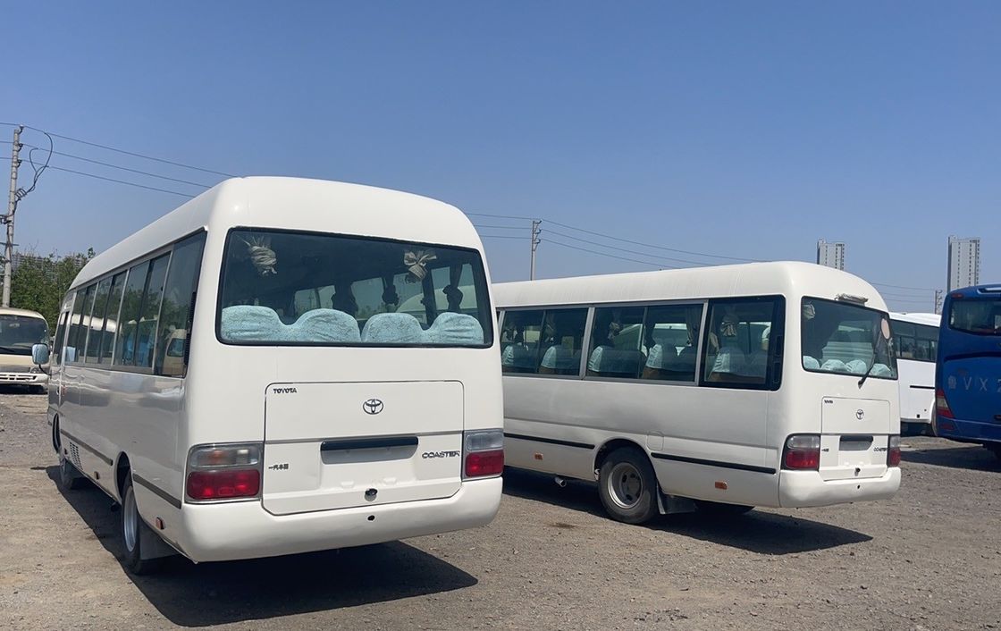 Autocarro Toyota Coaster usado com emissões EURO 3 e transmissão manual em bom estado